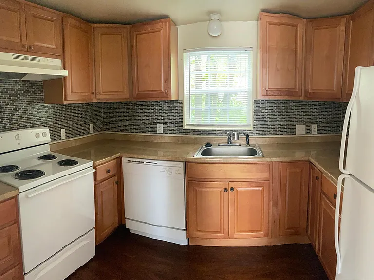 6-3316 N Robinson Ave #6 — Photo 6