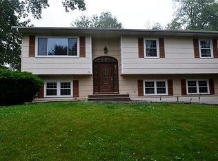 31 Sunny Ridge Rd, Spring Valley, NY 10977