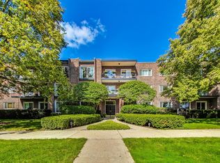 140 Franklin Pl E APT 110, Lake Forest, IL 60045