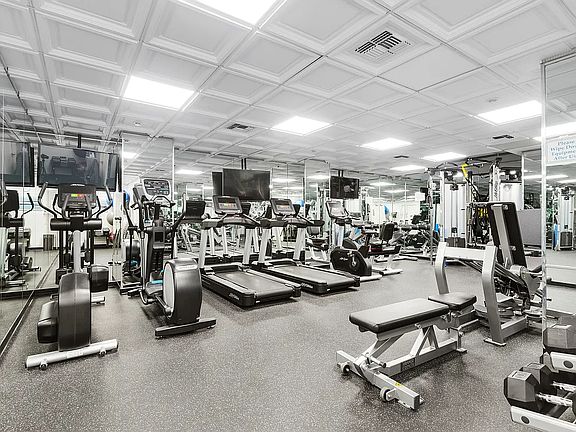 4th image of 215 W 95th St APT 6A