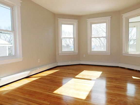 Living room photo #2