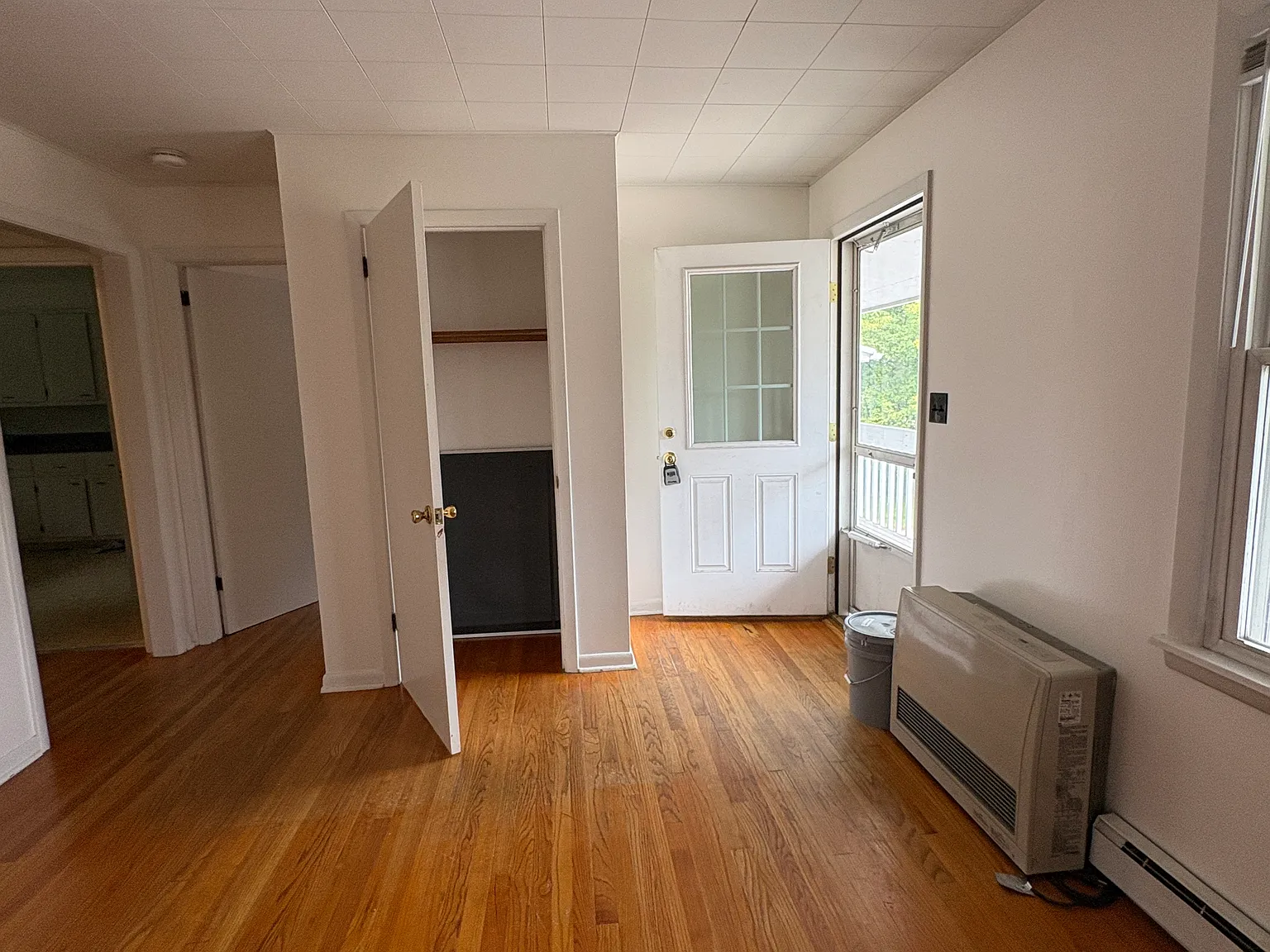 2 bed, 1000 sqft, $1,800 — Photo 4