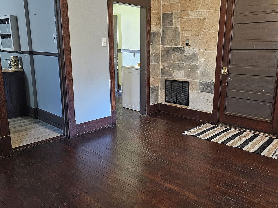 1st image of 927 E 8th St #927
