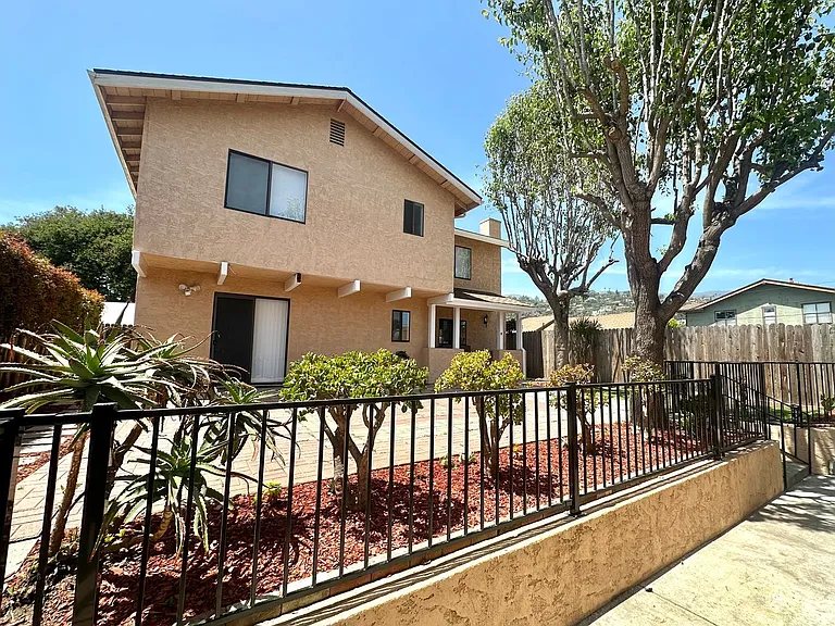 1009 E Haley St — Photo 2