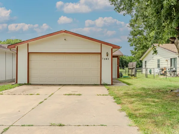 203 S Westview Dr, Derby, KS 67037