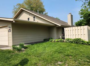 2206 Tamarin Trl, Golden Valley, MN 55427
