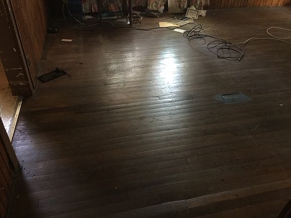 2nd image of 600 E Sinton St