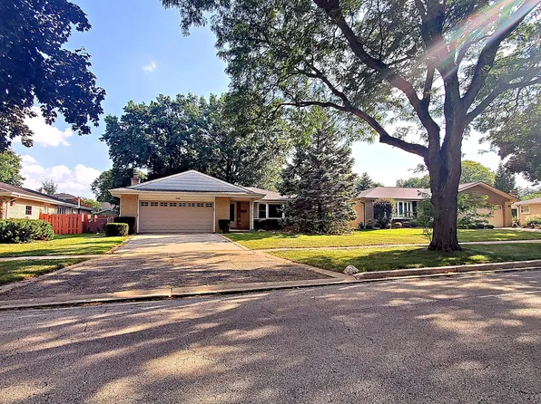 1221 W Lonnquist Blvd, Mount Prospect, IL 60056