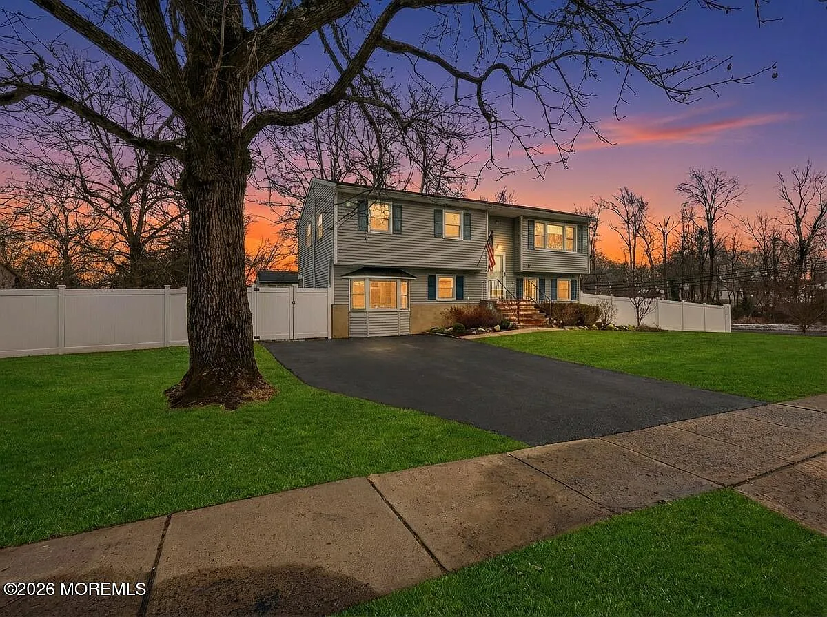 1199 Manor Drive photo 1