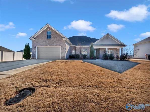 106 Shields Lake Dr, Huntsville, AL 35811