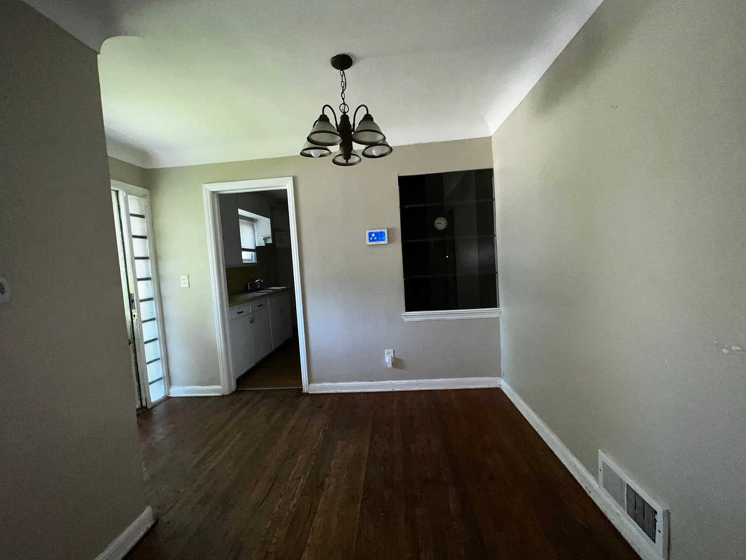 2 bed, 890 sqft, $1,075 — Photo 3
