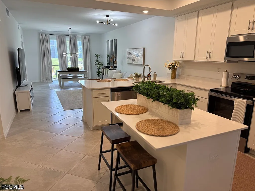 2 bed, 2.0 bath, 1120 sqft, $3,000 — Photo 2