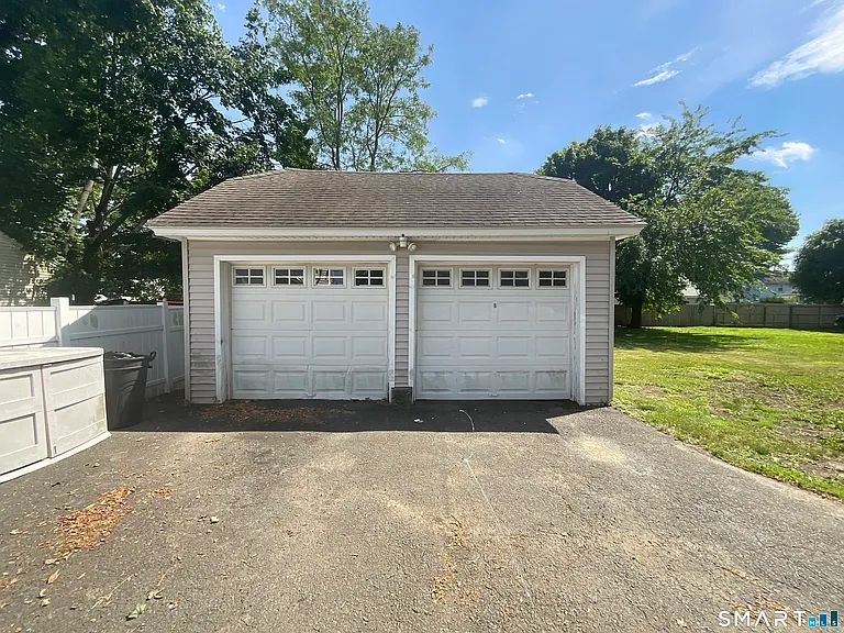 1127 W Broad St — Photo 16