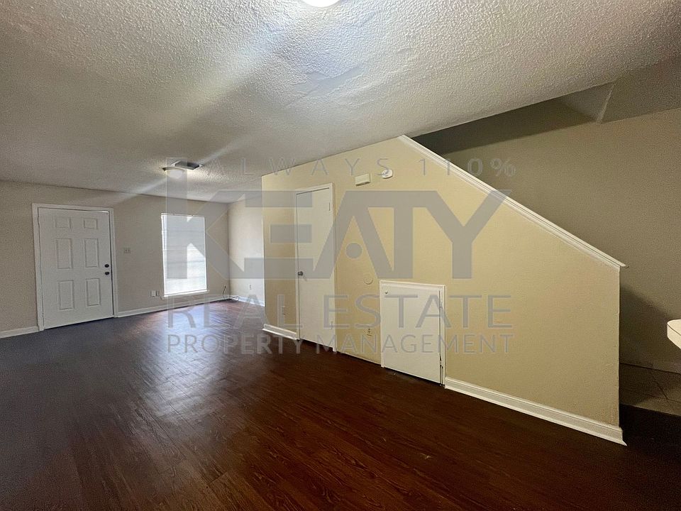 1st image of 402 Loire Ave #D