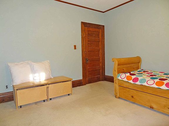 5th image of 425 Madigan Ave