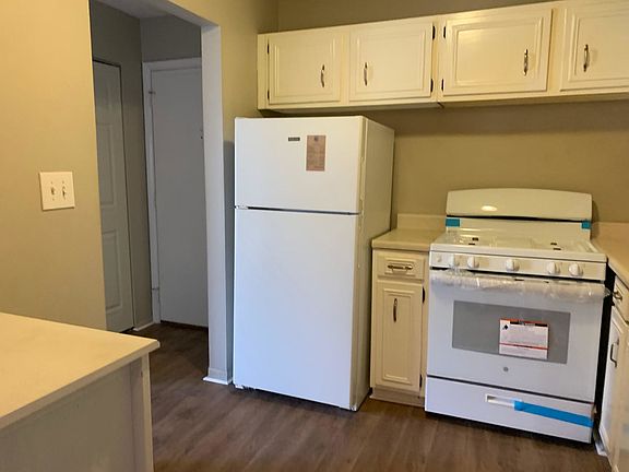 5th image of 9S025 Lake Dr APT 10-102