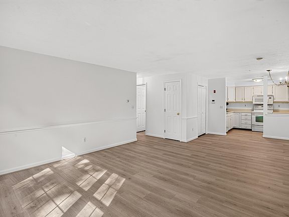 3rd image of 2 Englewood Drive APT F8