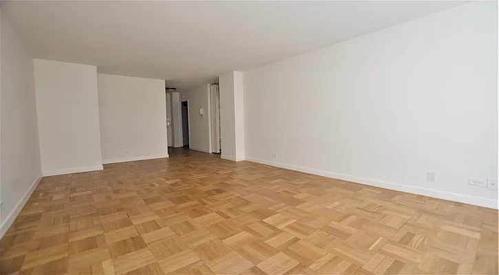 Rented by Manhattan Realty Group | media 7