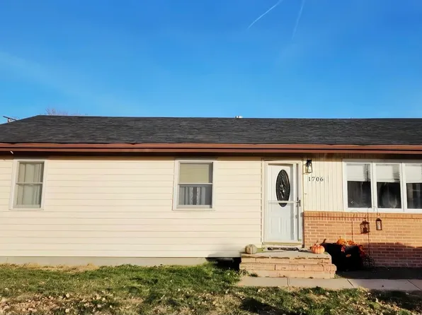 1706 Pawnee Ln, Cozad, NE 69130