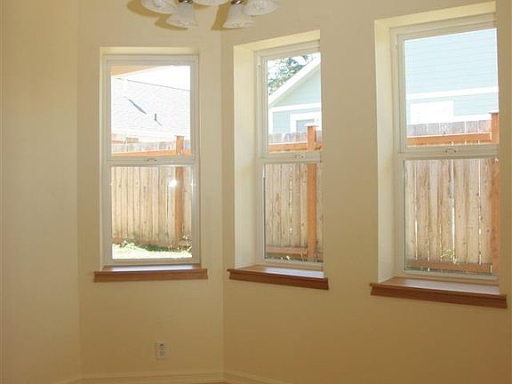 5th image of 640 Summer Breeze Ln