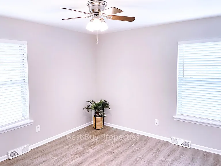 5812 Halsey St — Photo 7