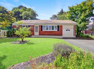 3 Sibley Pl, Huntington Station, NY 11746