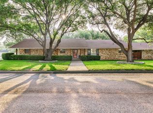1403 S Pine St, Brady, TX 76825