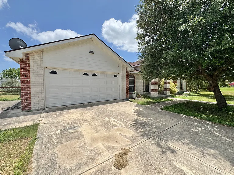 14410 Mangold Ln — Photo 3