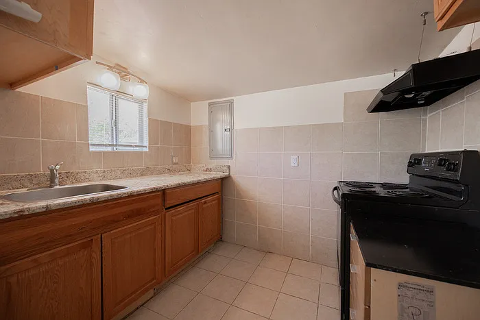 610 N 9th St #4 — Photo 8