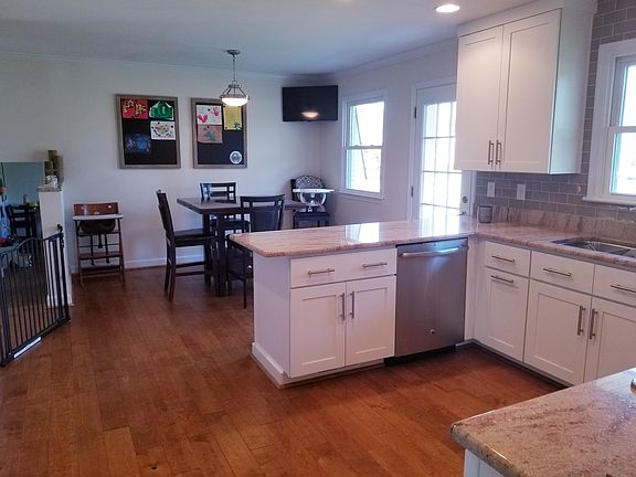 Updated kitchen with nook