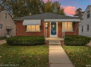 19993 Elkhart St, Harper Woods, MI