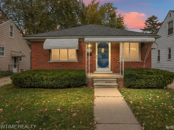 19993 Elkhart St, Harper Woods, MI 48225