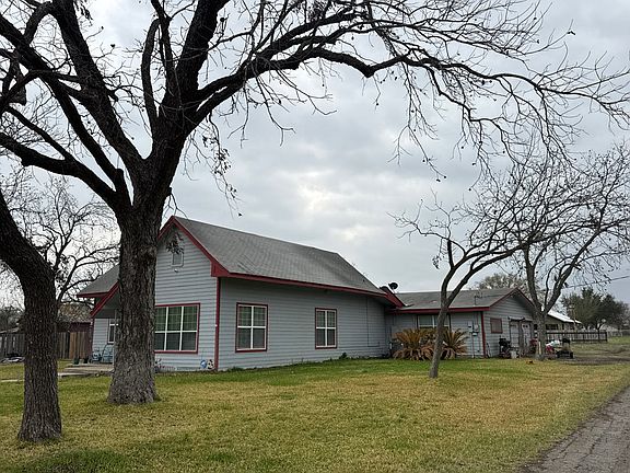 2nd image of 205 S San Antonio St