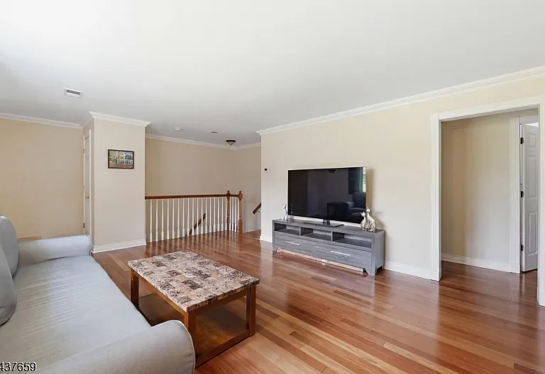 67-75 New England Ave #69B — Photo 4