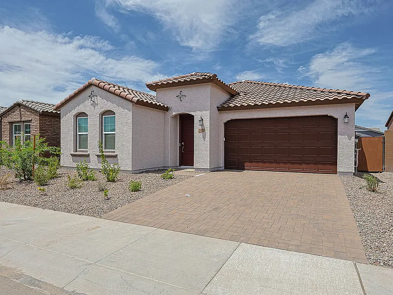 7832 W Hide Trl — Photo 1