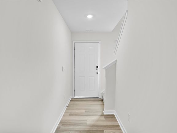 3rd image of 772 Embark Cir