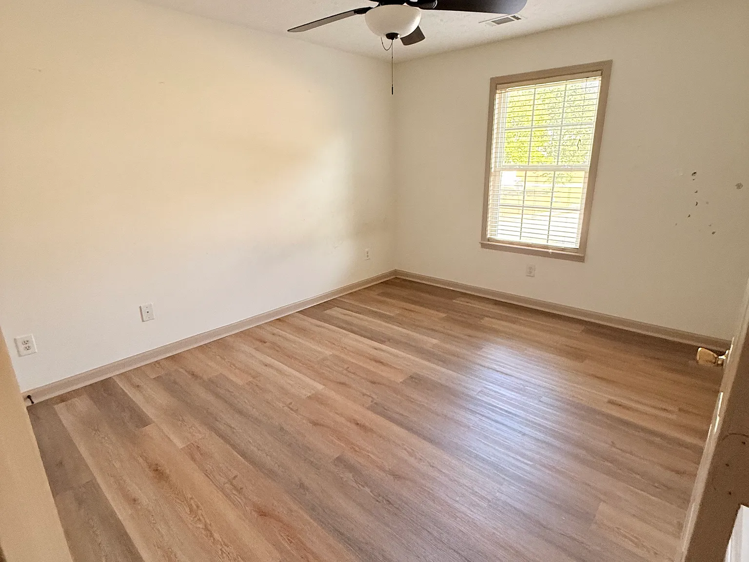 3 bed, 2.5 bath, 1688 sqft, $2,000 — Photo 2