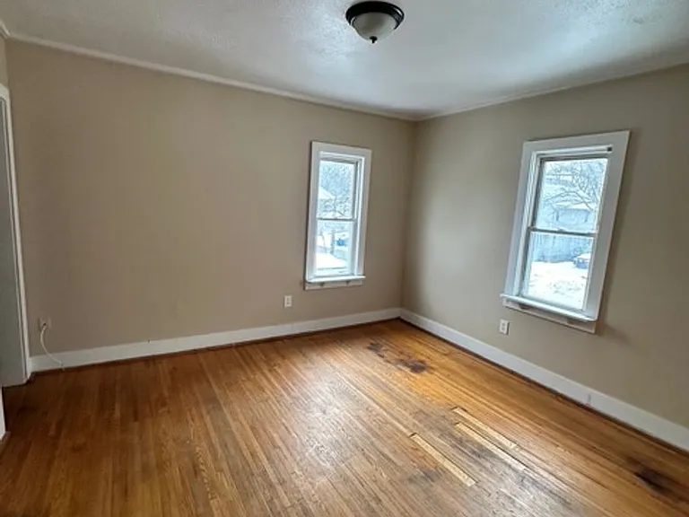 490 Glenwood Ave — Photo 9
