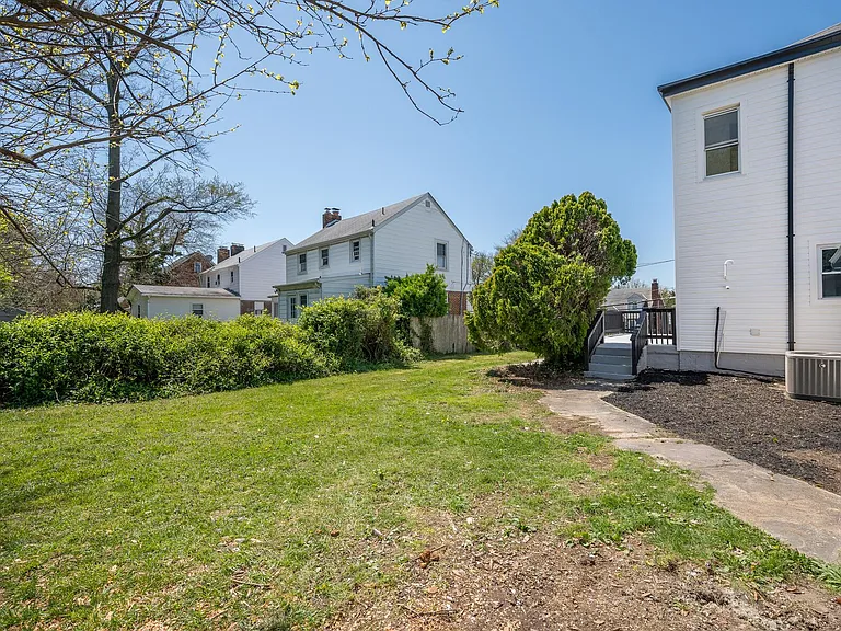 4201 E West Hwy — Photo 47