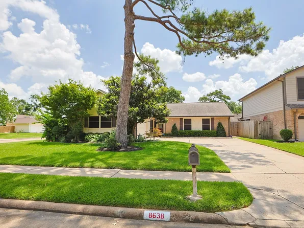 8638 Lake Crystal Dr, Houston, TX 77095