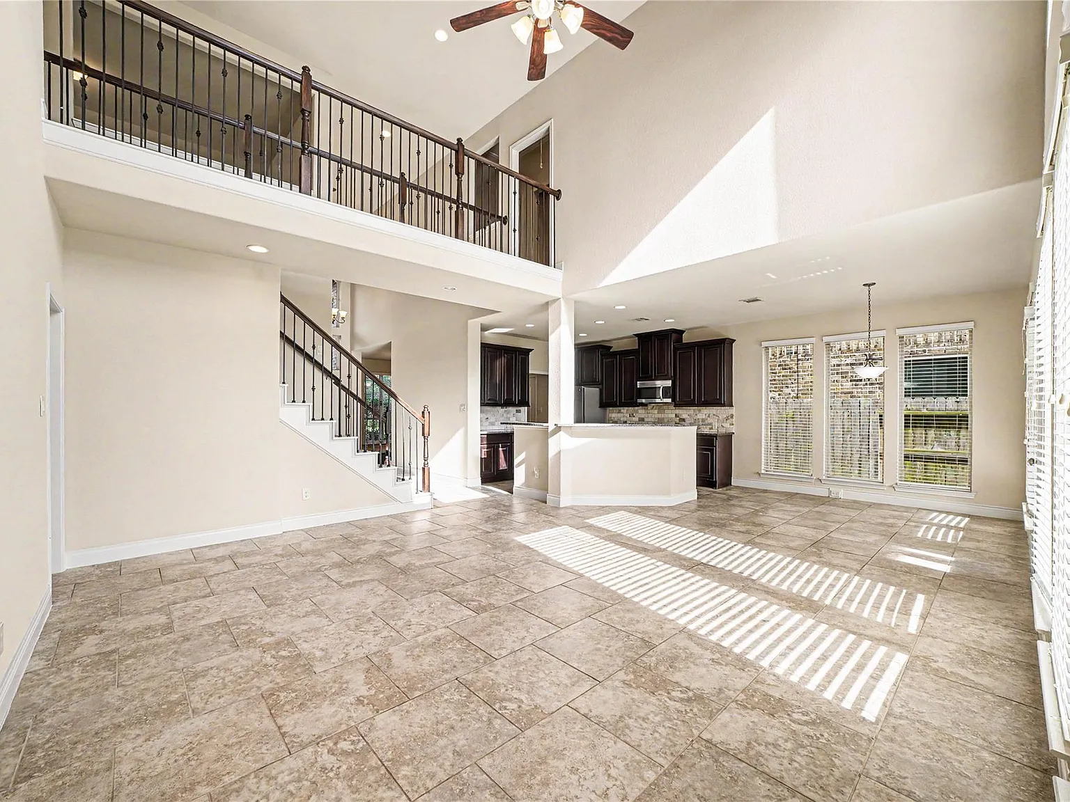 4 bed, 3.5 bath, 2863 sqft, $3,000 — Photo 3