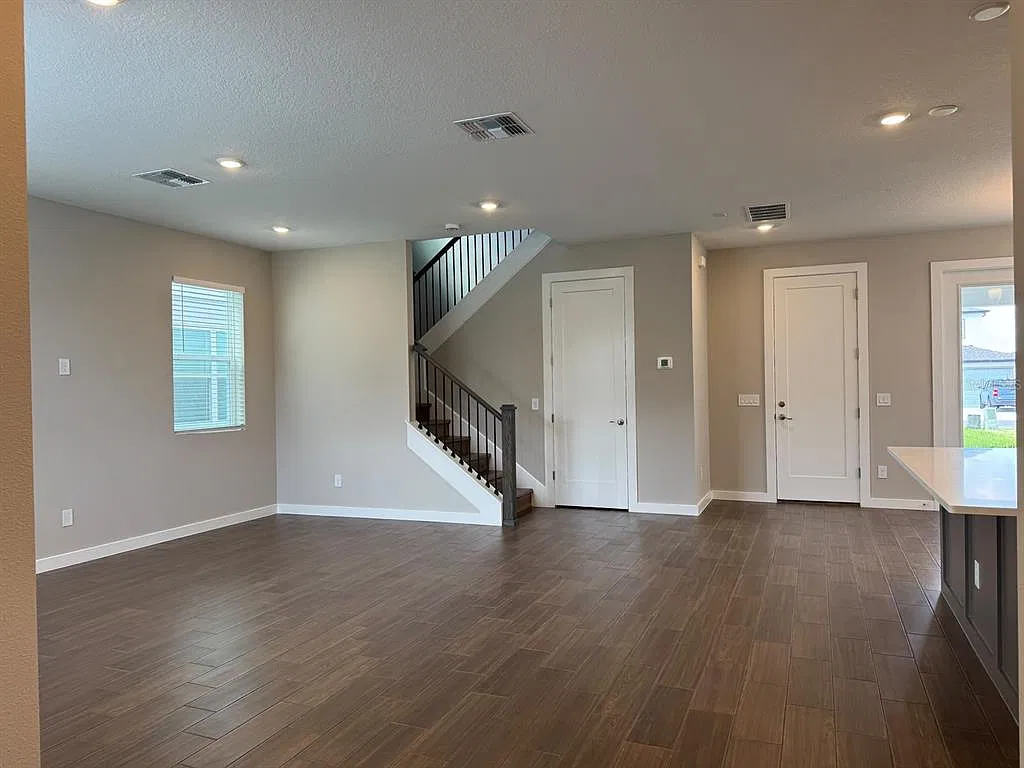3 bed, 2.5 bath, 2134 sqft, $3,100 — Photo 3
