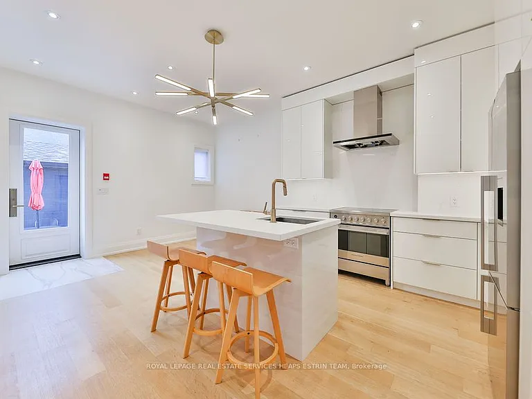234 Brock Ave #MAIN — Photo 5