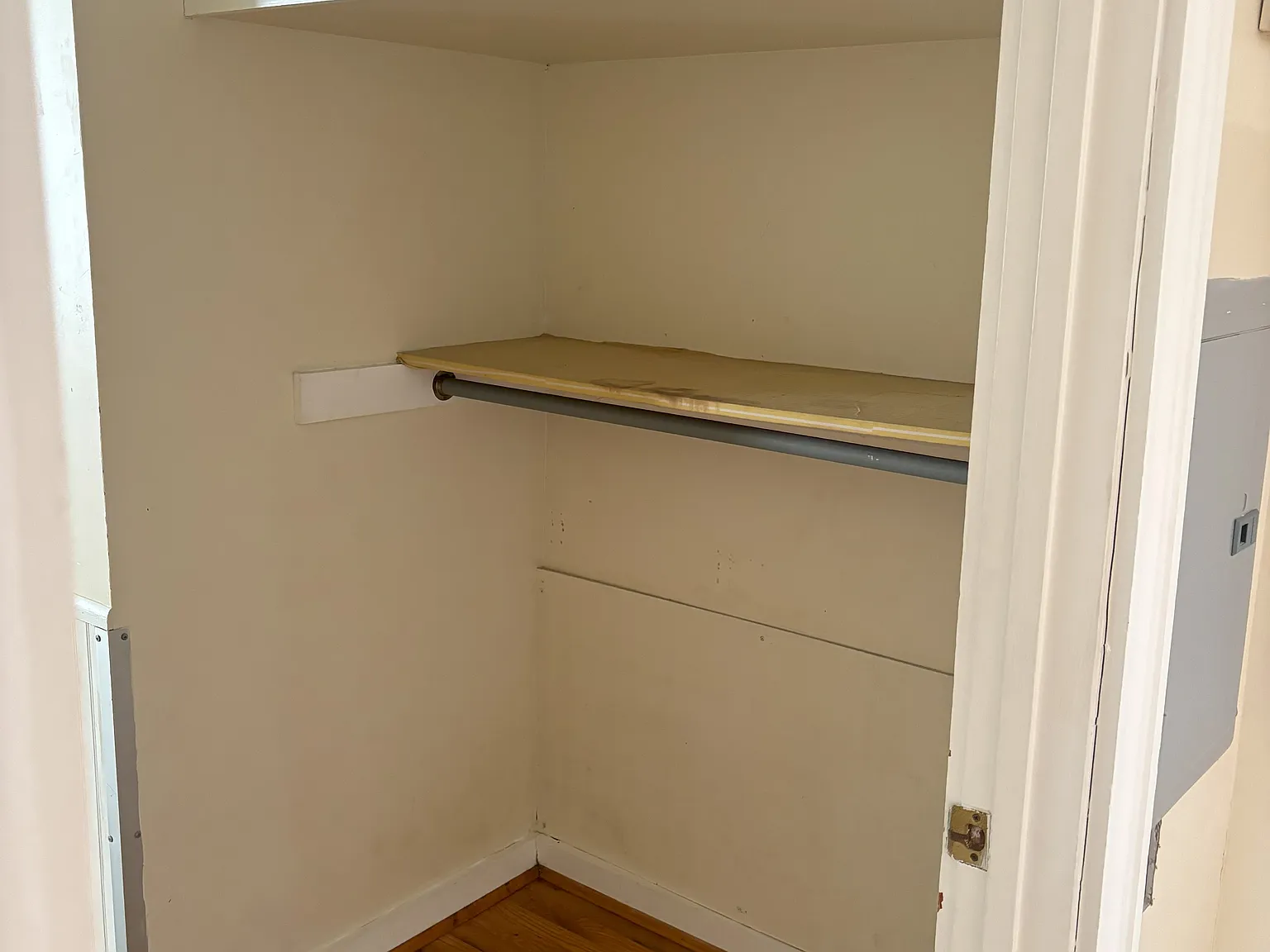 2 bed, 700 sqft, $1,200 — Photo 2