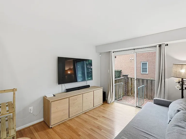1113 N Vernon St — Photo 9