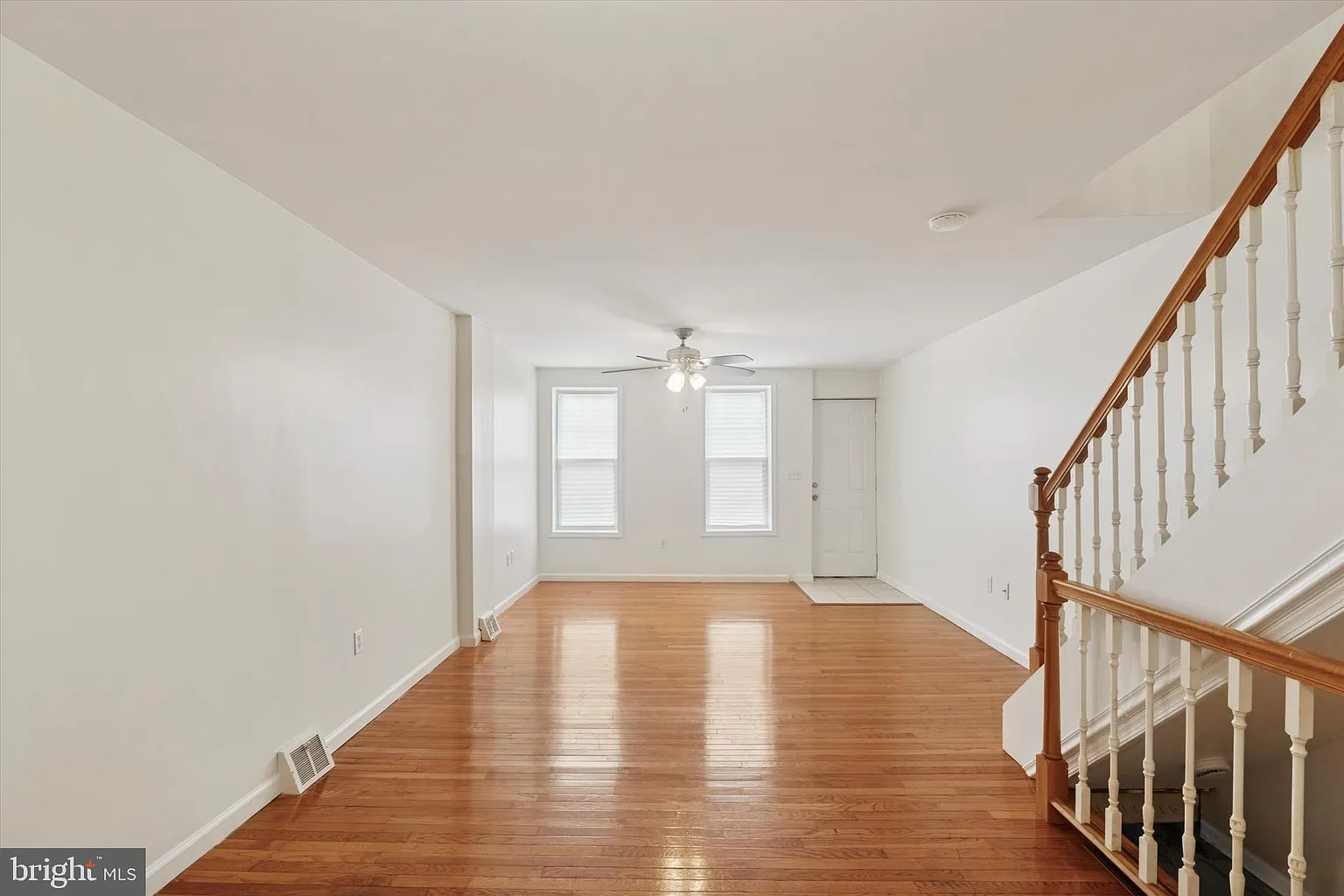 143 Sigel St photo 1