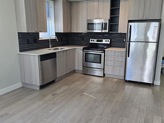 3rd image of 3090 Gladwin Rd #204