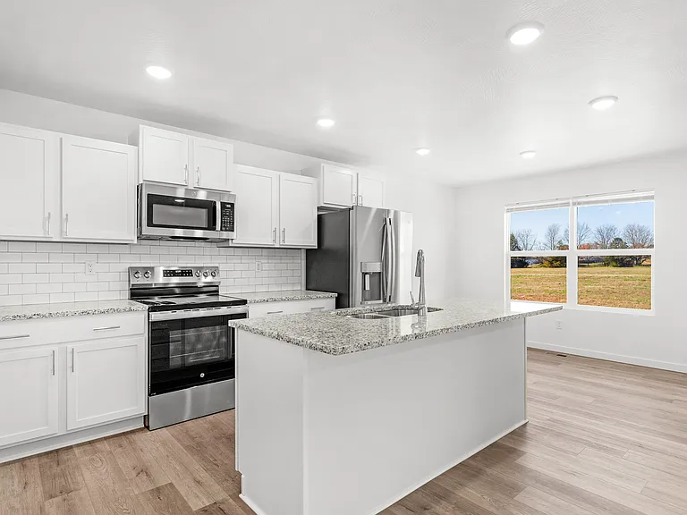 810 Lambert Cir — Photo 17