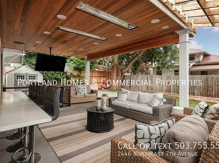2446 NE 7th Ave — Photo 7