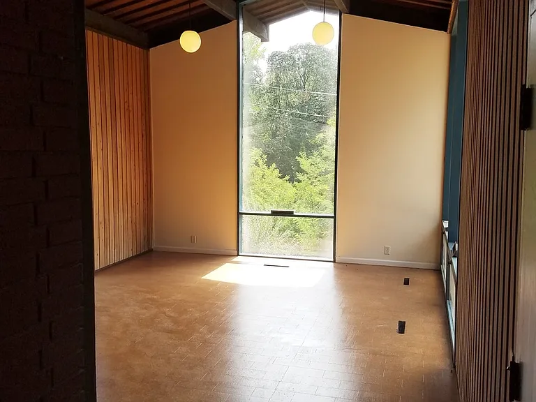 2497 Mission Ave — Photo 11